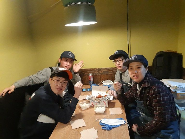 <2월 6일 > 큰숲베이커리 생일자 파티!! 오늘은 닭강정입니다~~~~